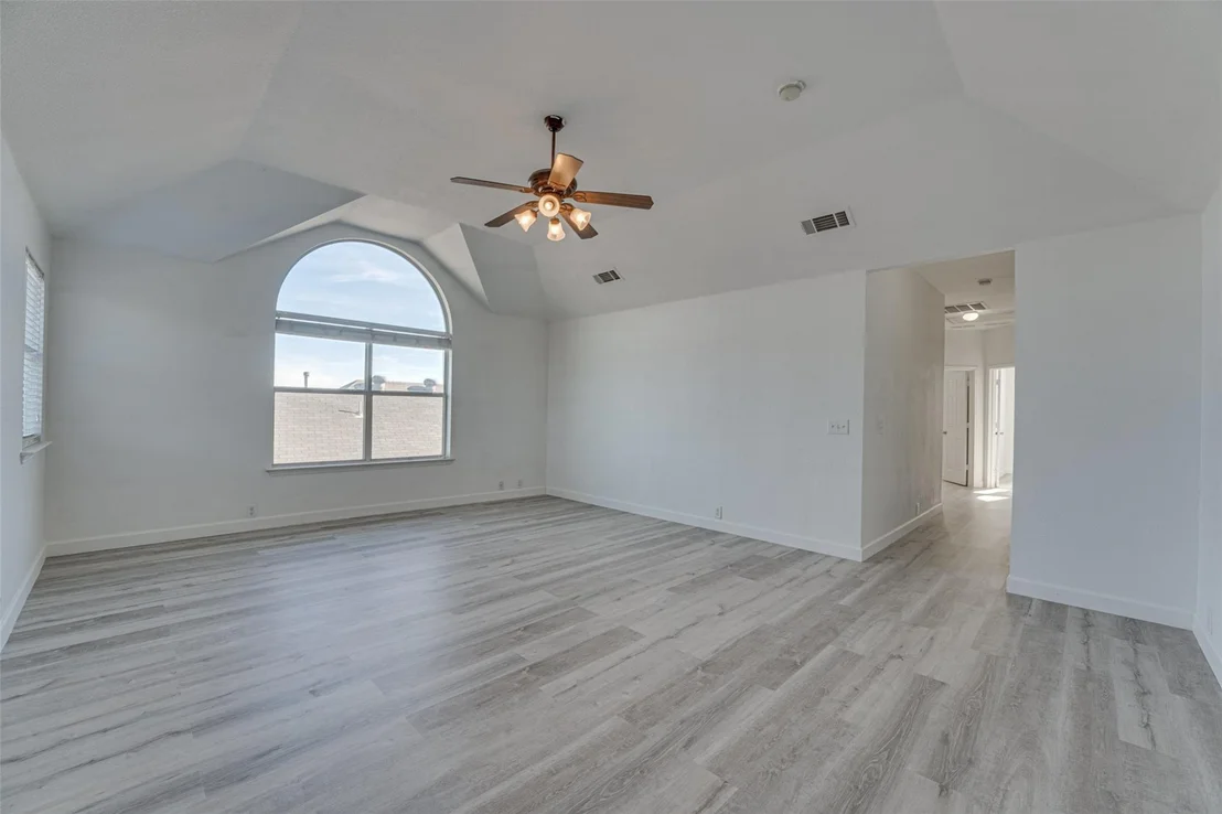Photo of 558 Presidio Drive