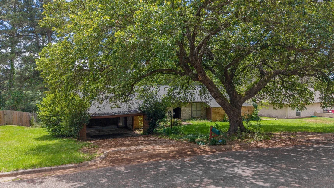 Photo of 1006 Rikkity Lane