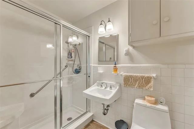 Photo of 1325 Royal Oaks Drive