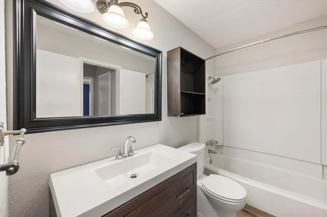 Photo of 1406 Colonnade Drive