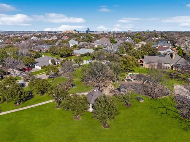 Photo of 1306 Travis Circle N