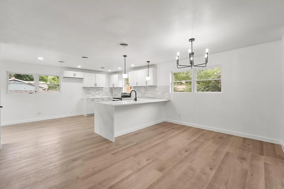 Photo of 861 Woodcrest Drive