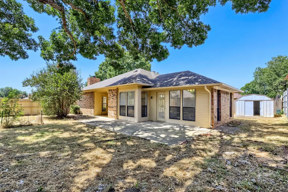 Photo of 2212 Oak Bluff Drive