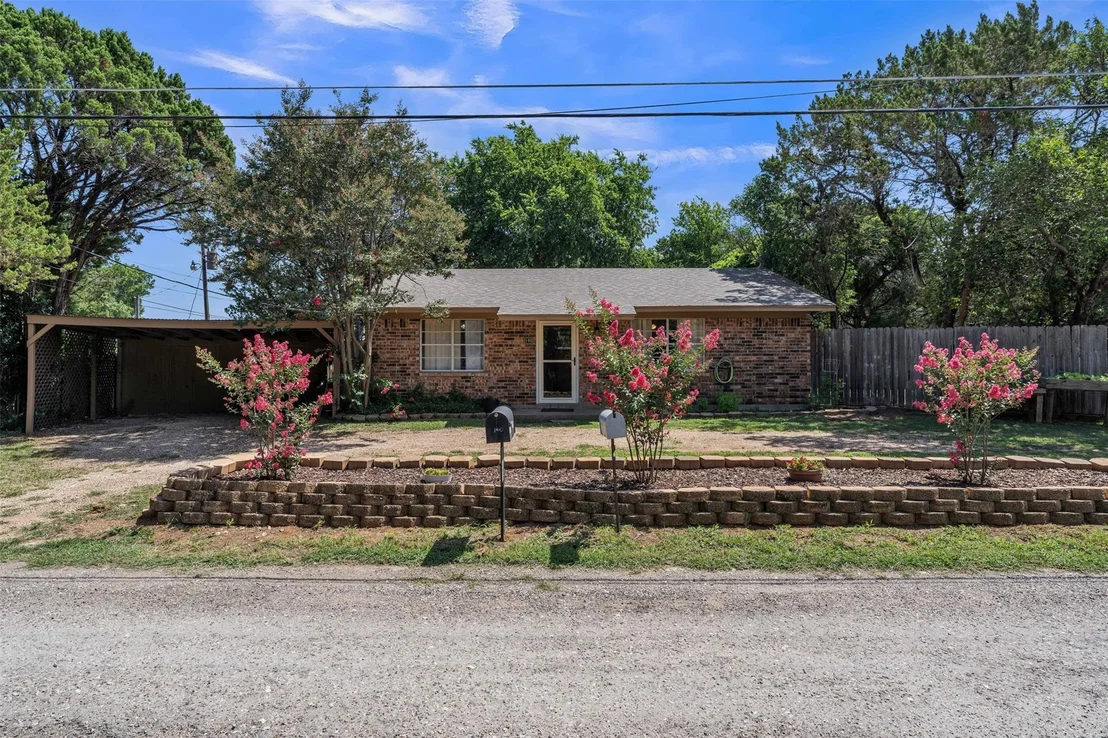 Photo of 190 Crowfoot Lane