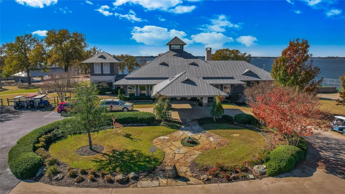 Photo of 221 Colonial Drive