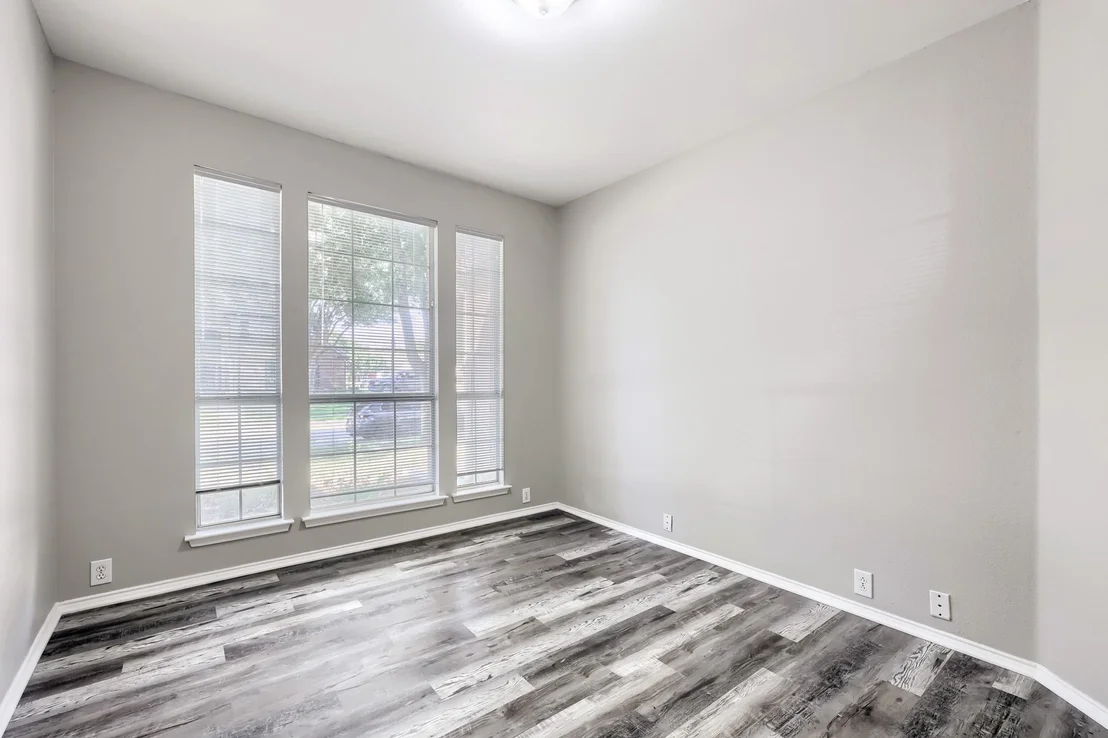 Photo of 605 Oakbrook Drive