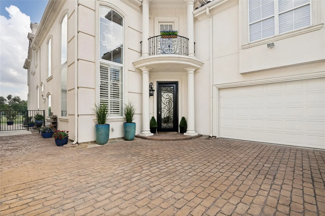 Photo of 5528 Gleneagles Drive