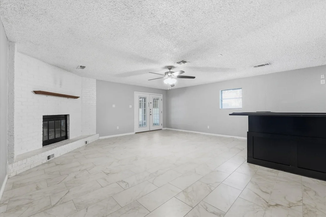 Photo of 140 Towne West Drive