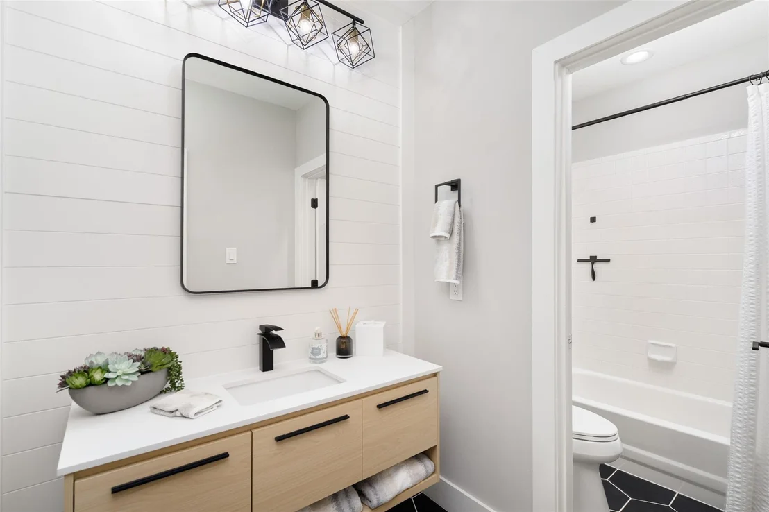 Photo of 905 Rolling Meadows Court