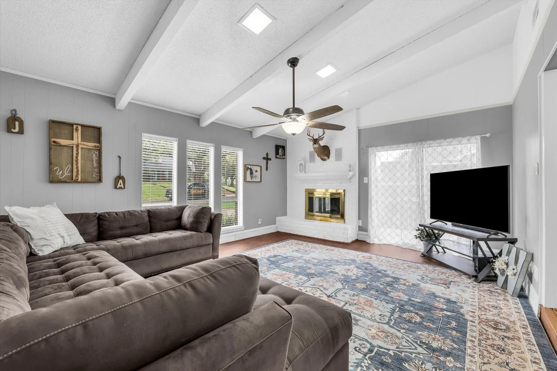 Photo of 913 Montclair Drive