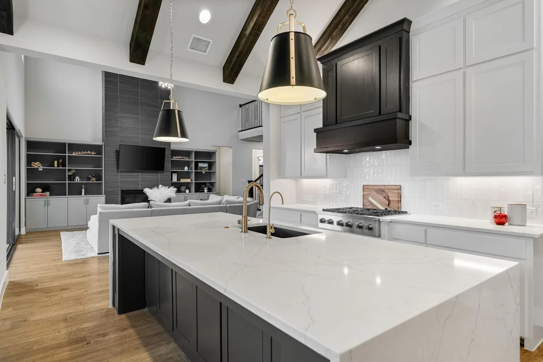 Photo of 2421 Heathrow Lane