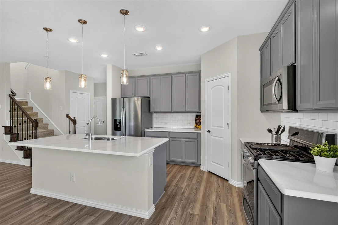 Photo of 8715 Royal Star Road