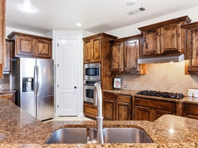 Photo of 4956 Exposition Way