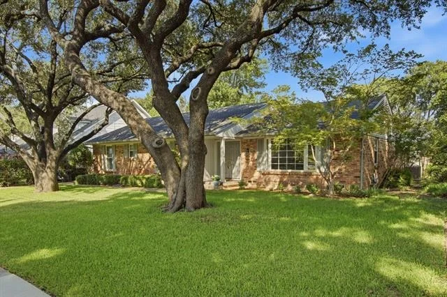 Photo of 939 Blue Lake Circle