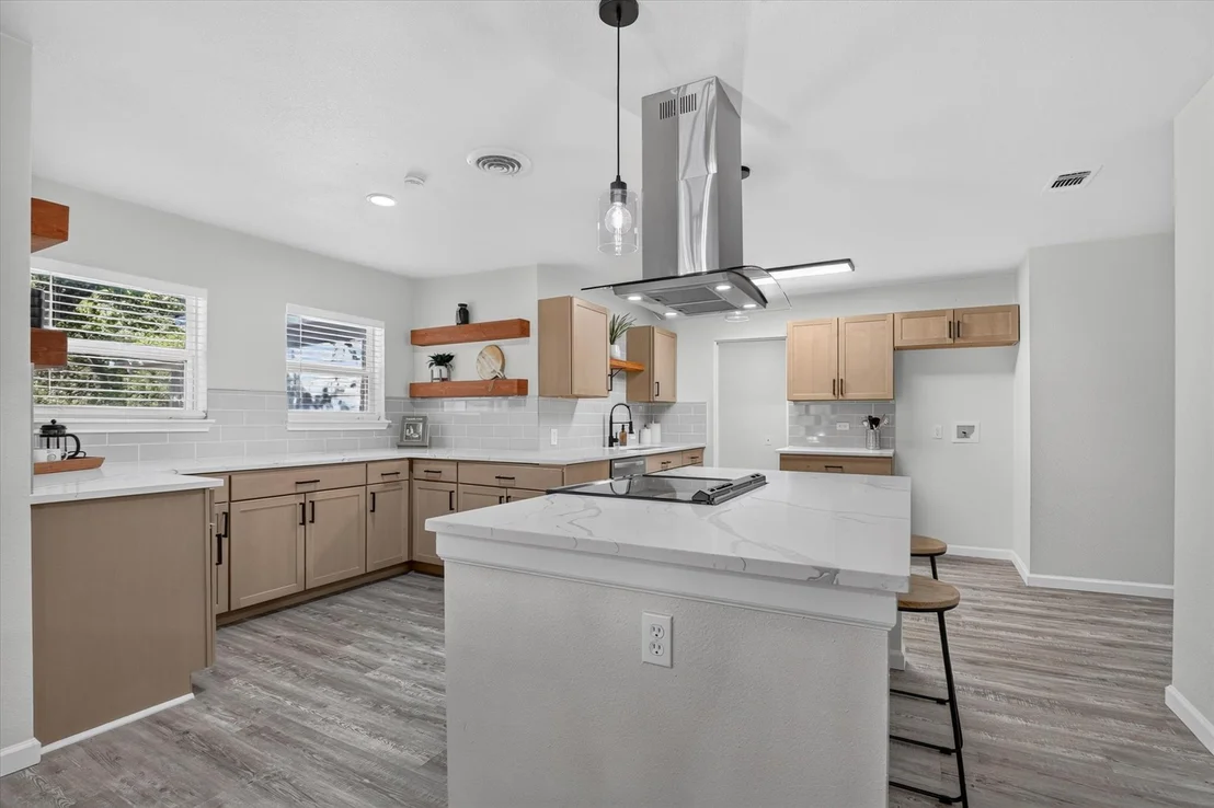 Photo of 1204 Loma Alta Place