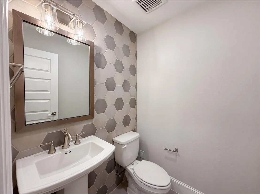 Photo of 820 Hawk Wood Lane