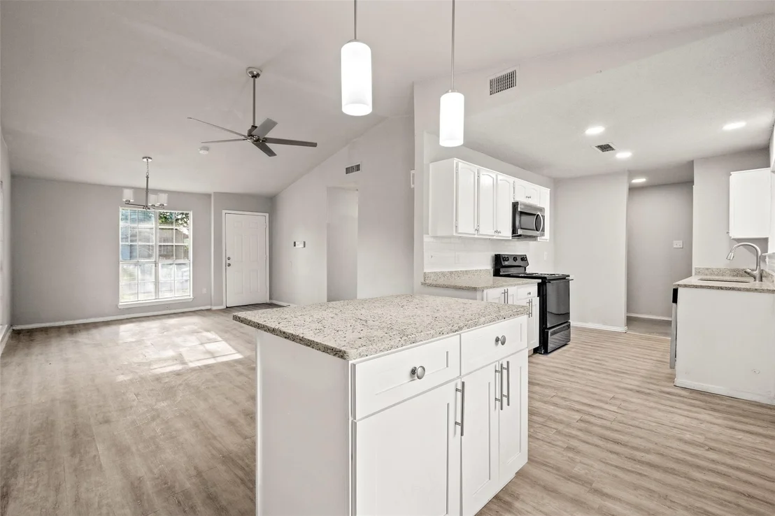 Photo of 948 Carom Way