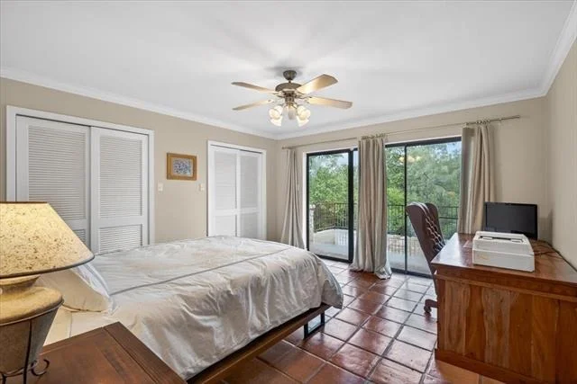 Photo of 906 Valle Vista Drive