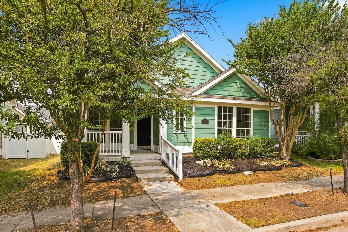 Photo of 1401 Live Oak Lane