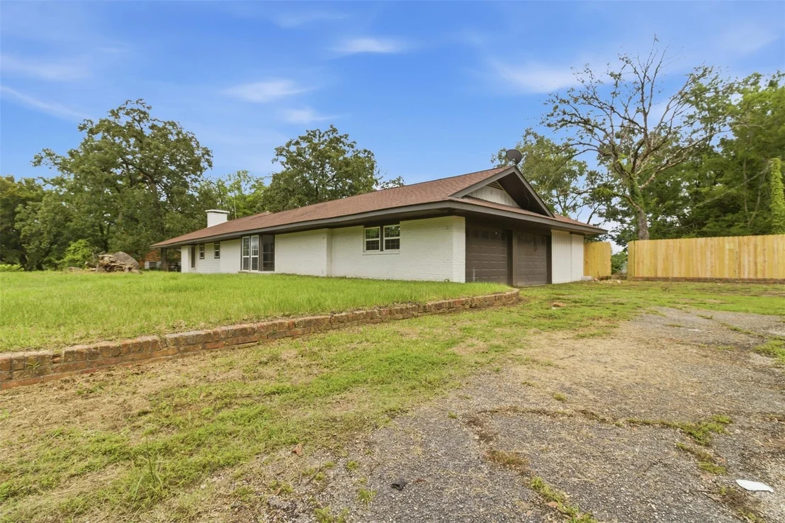 Photo of 325 Sunset Boulevard