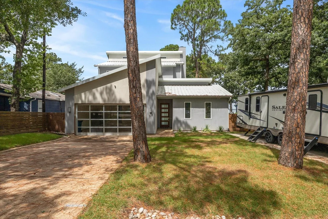 Photo of 130 Harbor Drive