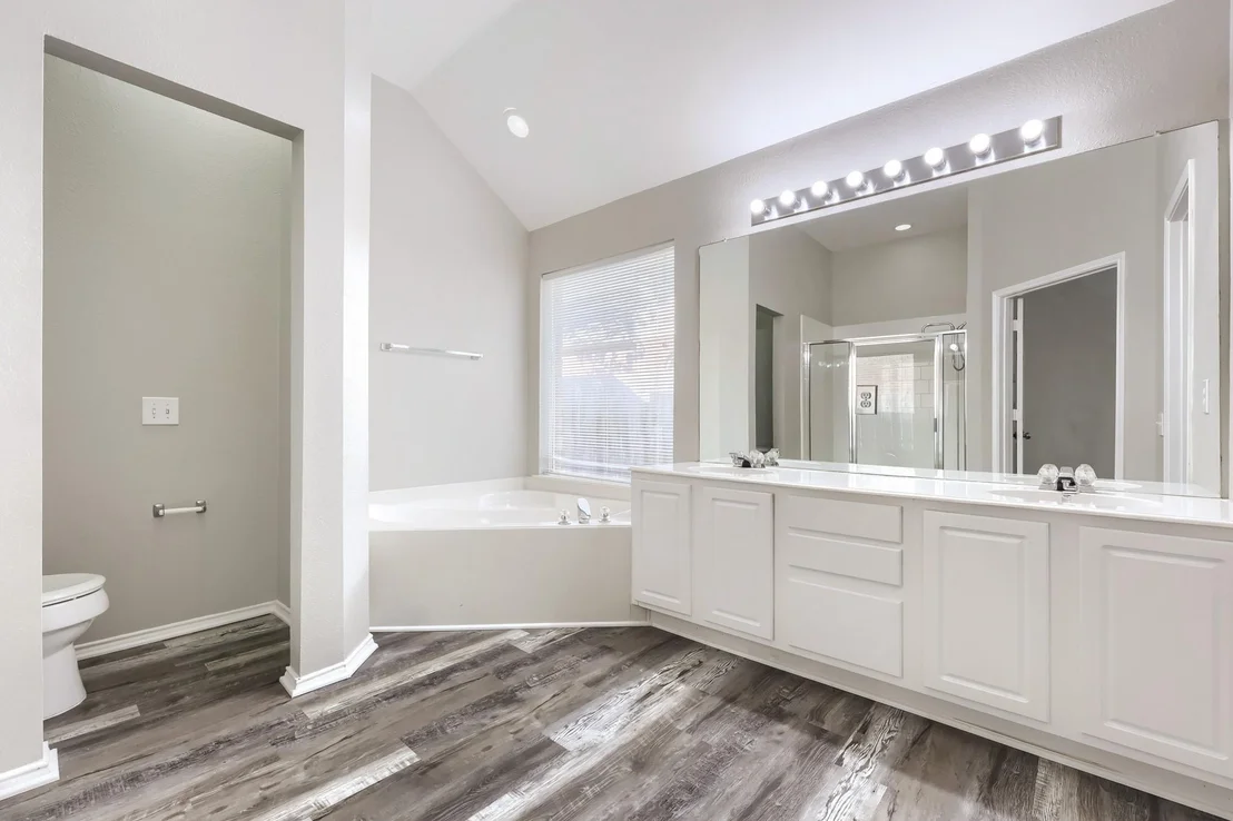 Photo of 605 Oakbrook Drive