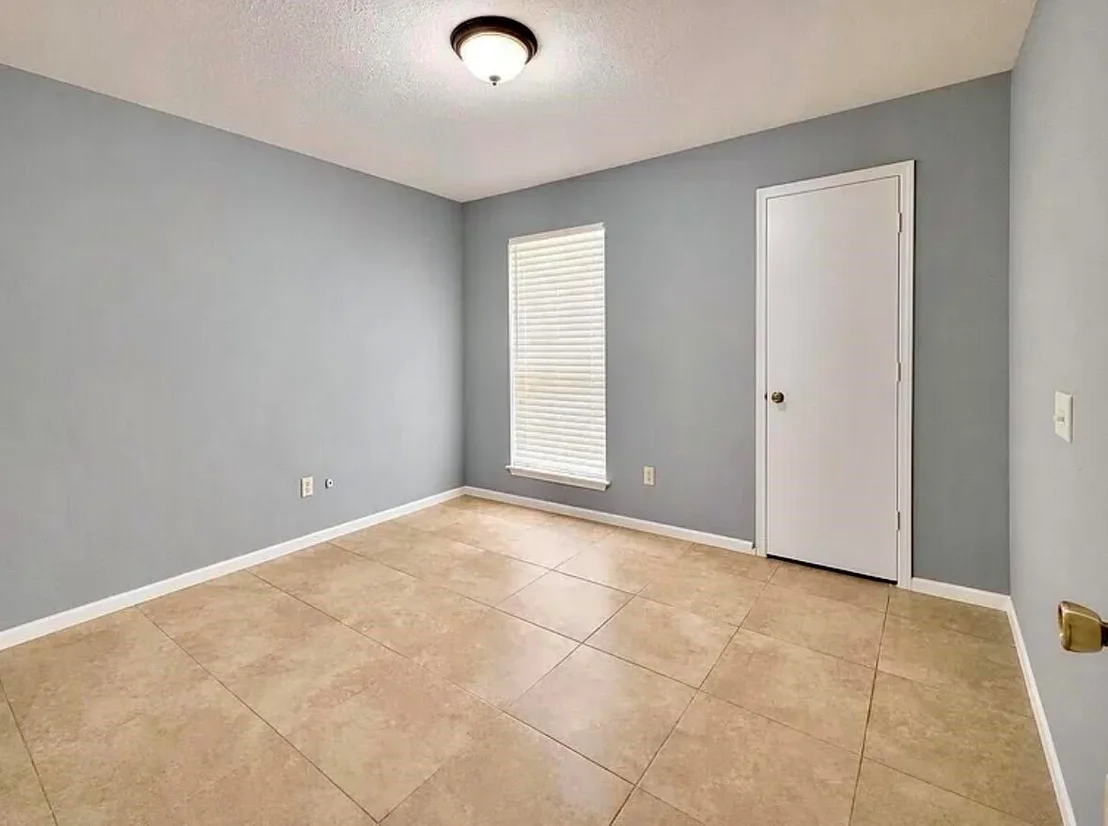 Photo of 915 Lemontree Drive