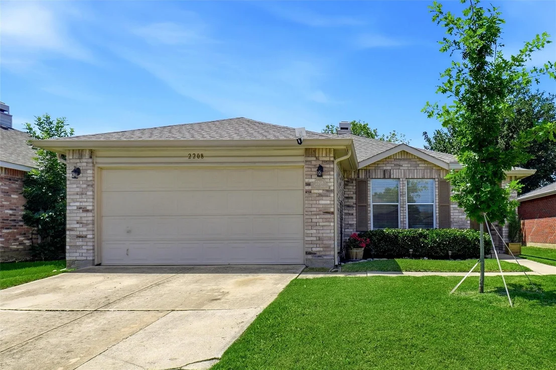 Photo of 2208 Maple Drive