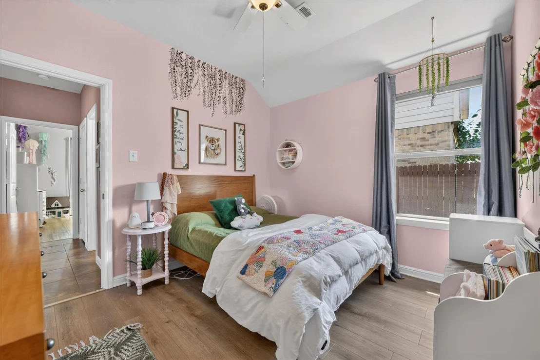 Photo of 424 Foxcraft Drive