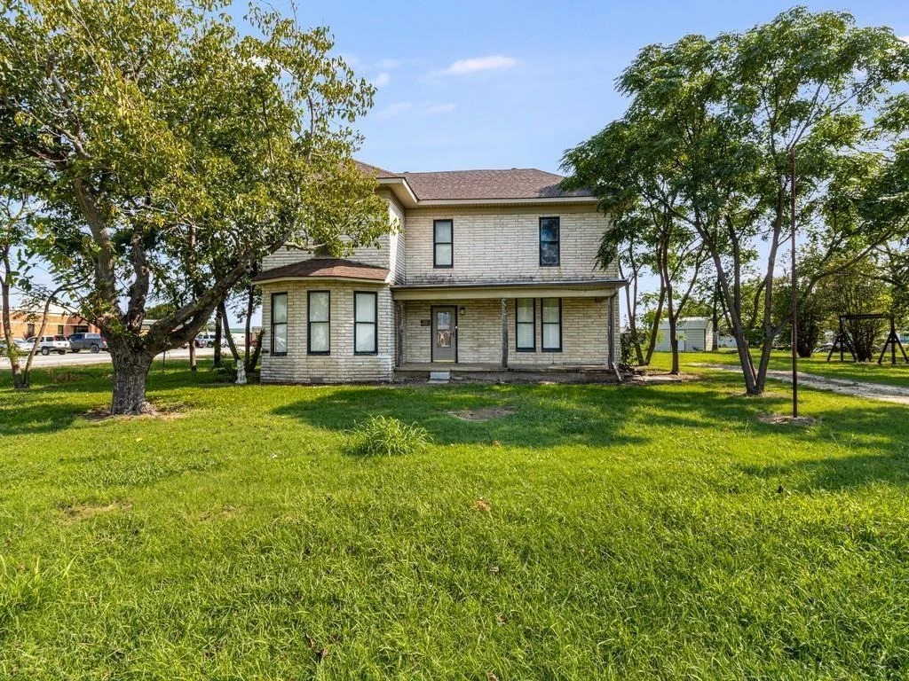 Photo of 112 W Hackberry Street