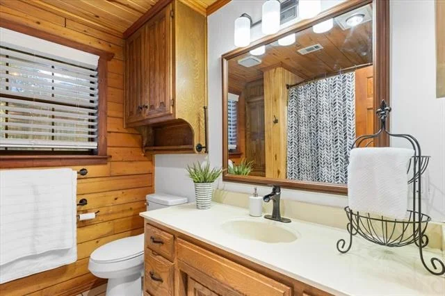 Photo of 1603 Pineview Lane
