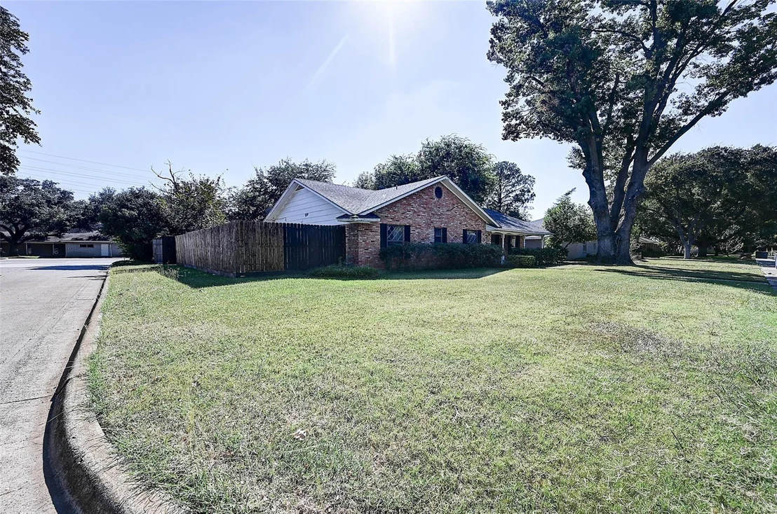 Photo of 3262 Camelot Drive