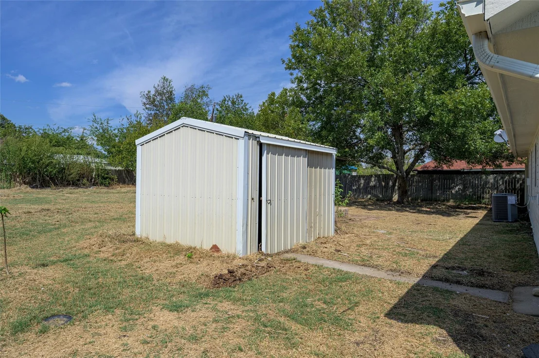 Photo of 614 E FM 272