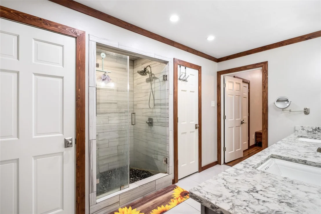 Photo of 207 Shadowwood Trail