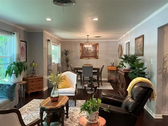 Photo of 900 N Elm Street
