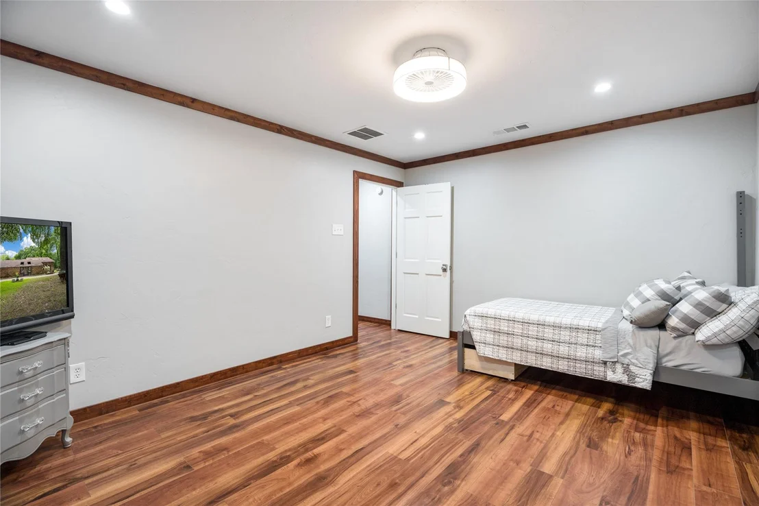 Photo of 207 Shadowwood Trail