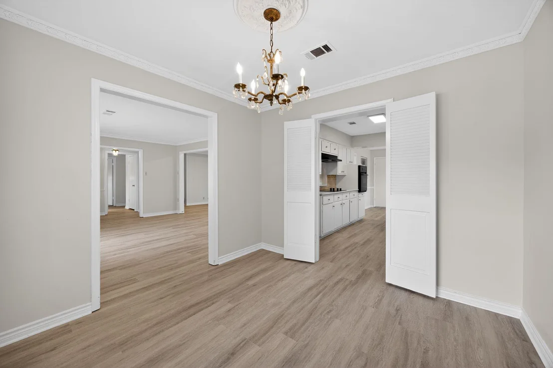 Photo of 1616 W Shields Drive