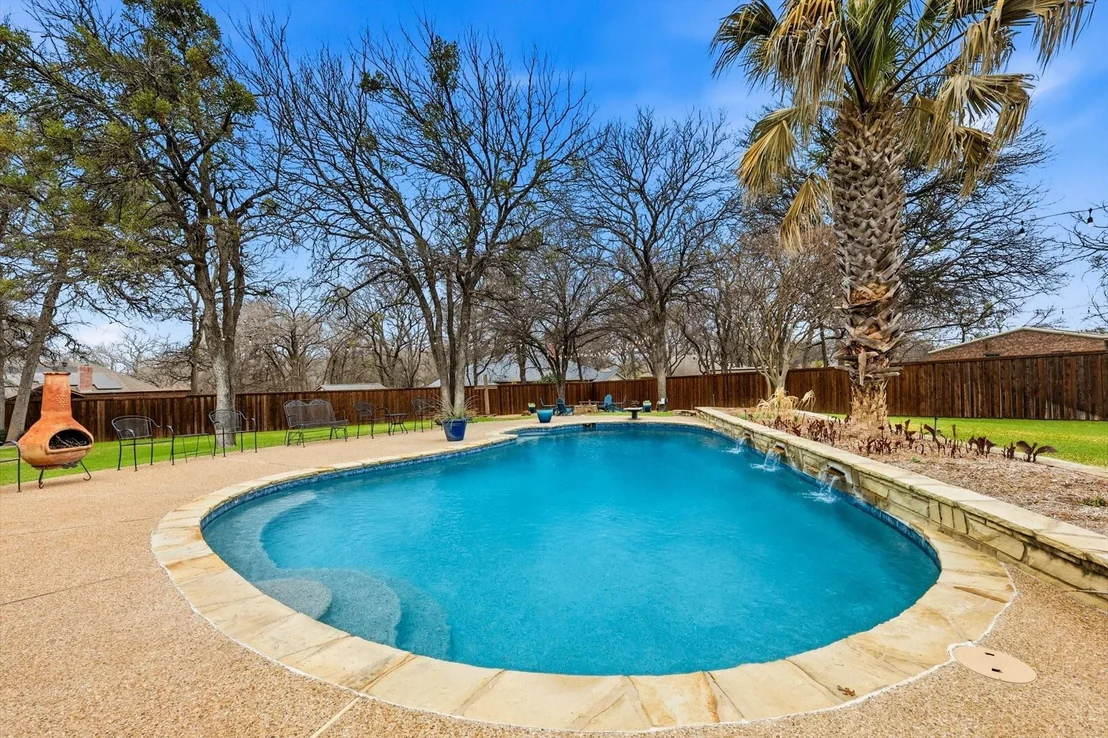 Photo of 312 Lakeside Oaks Circle