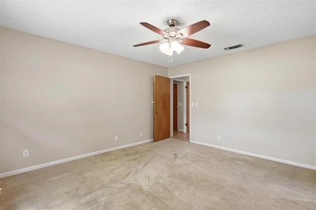 Photo of 116 Greentree Cir