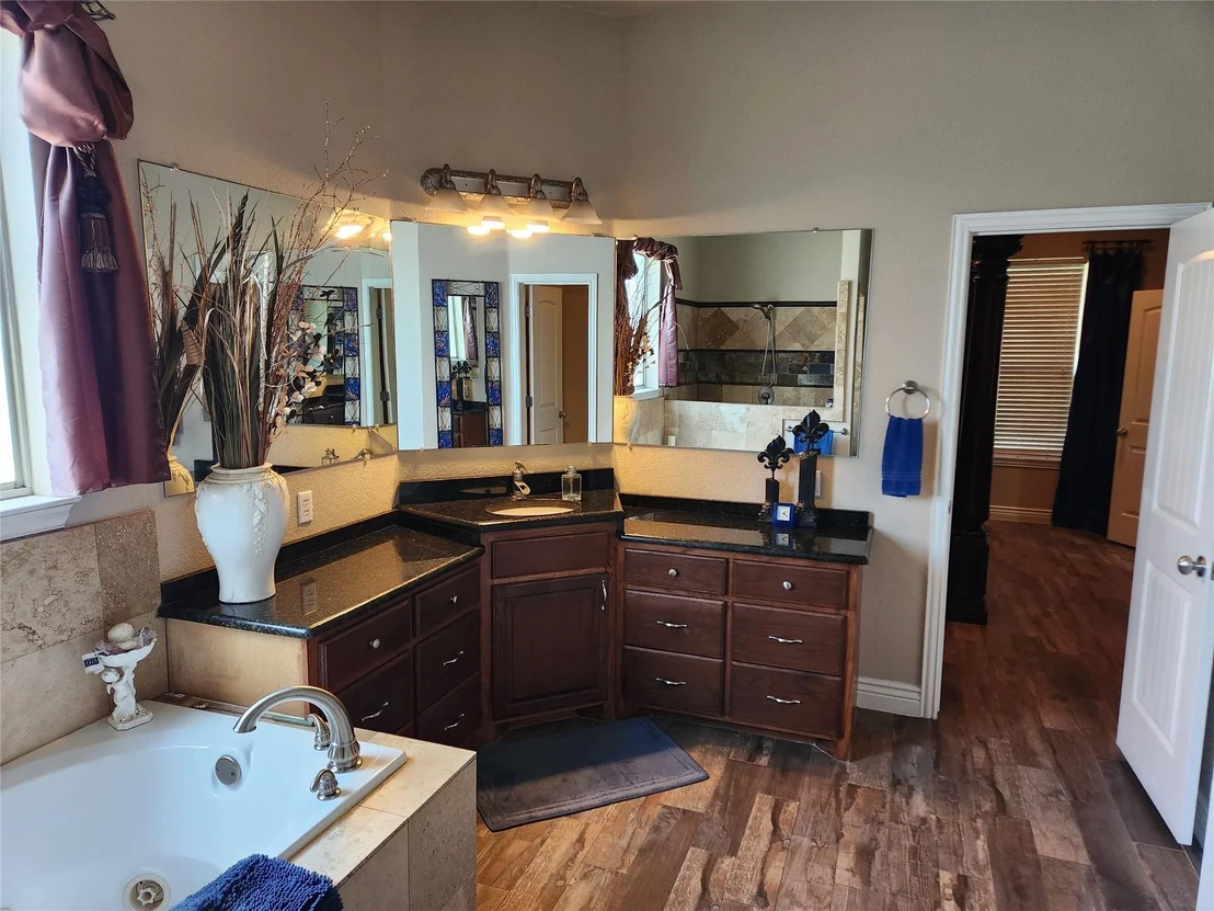 Photo of 6512 Singleton Road