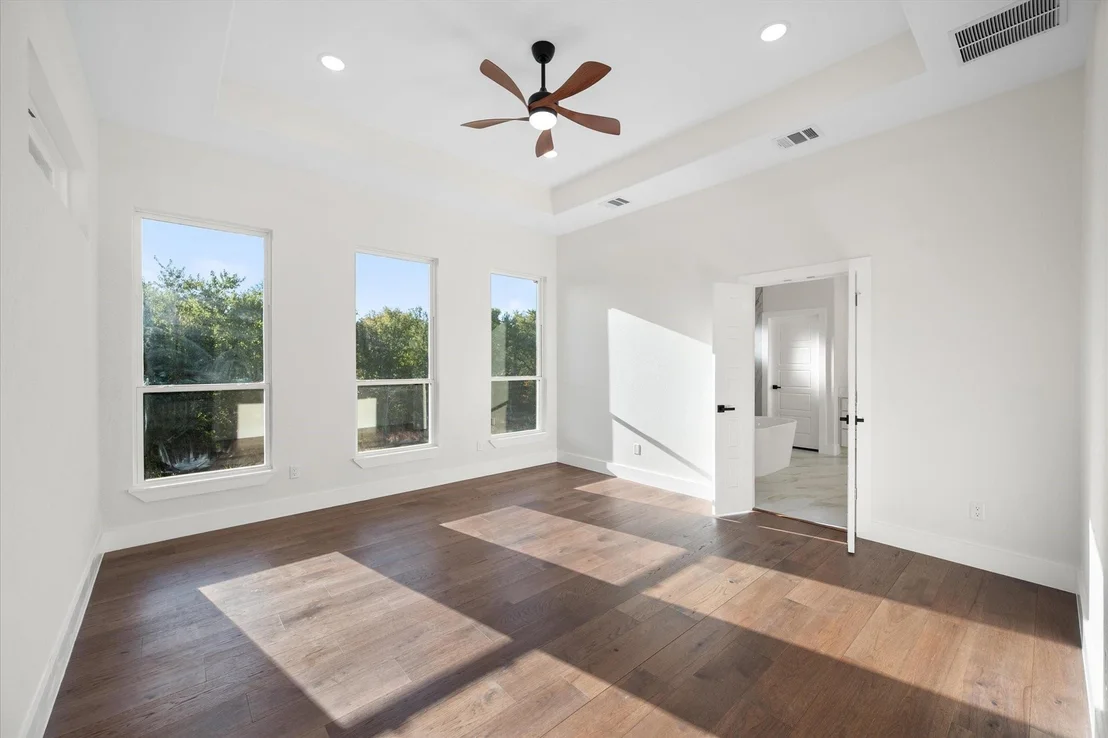 Photo of 554 Shoreside Drive