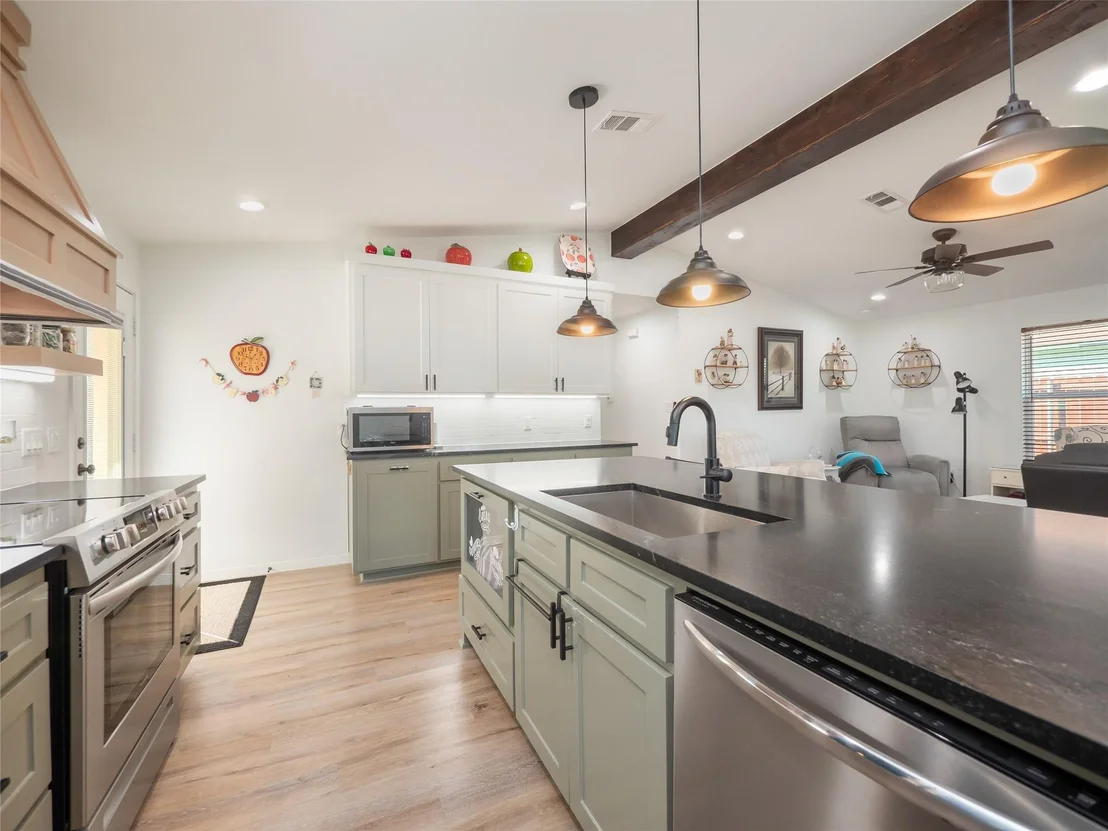 Photo of 614 W 3rd Street