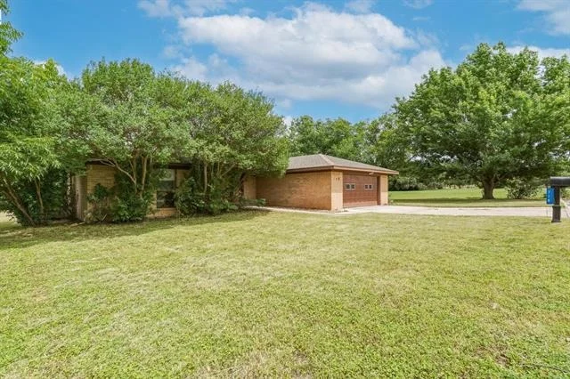 Photo of 116 Greentree Cir