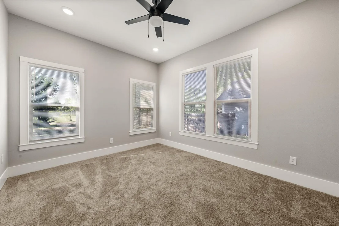 Photo of 3104 Homan Avenue