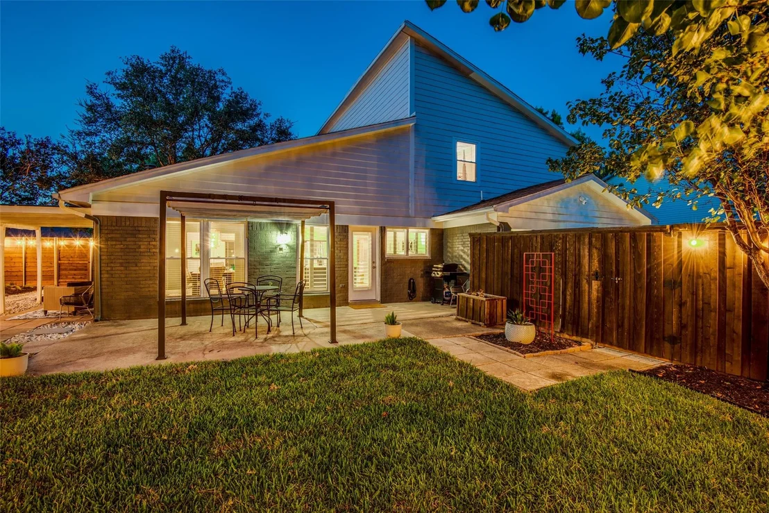Photo of 2010 Heatherbrook Drive