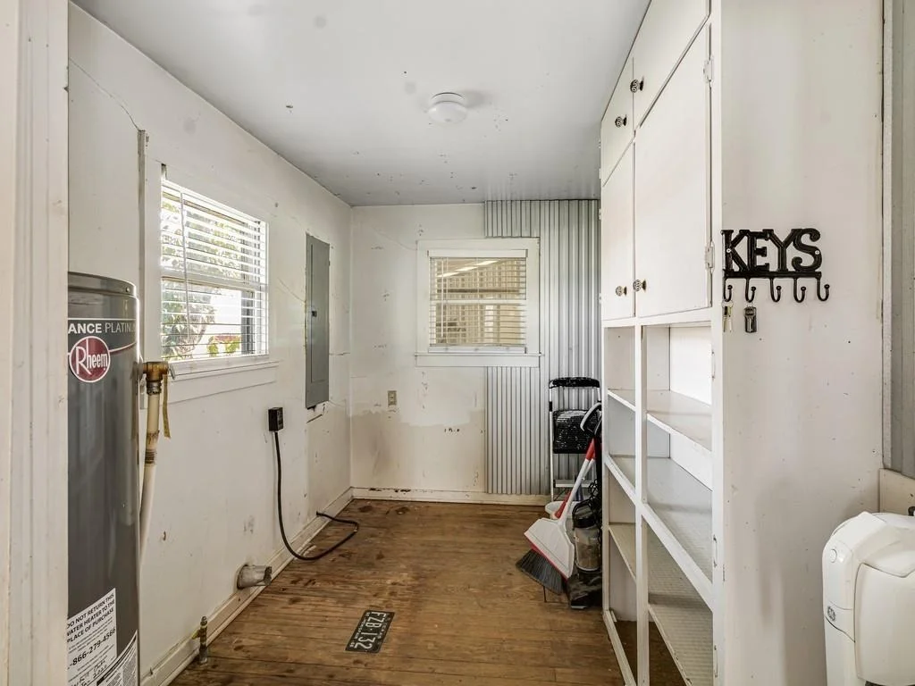 Photo of 112 W Hackberry Street