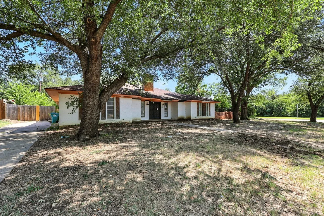 Photo of 2304 Royal Acres Drive