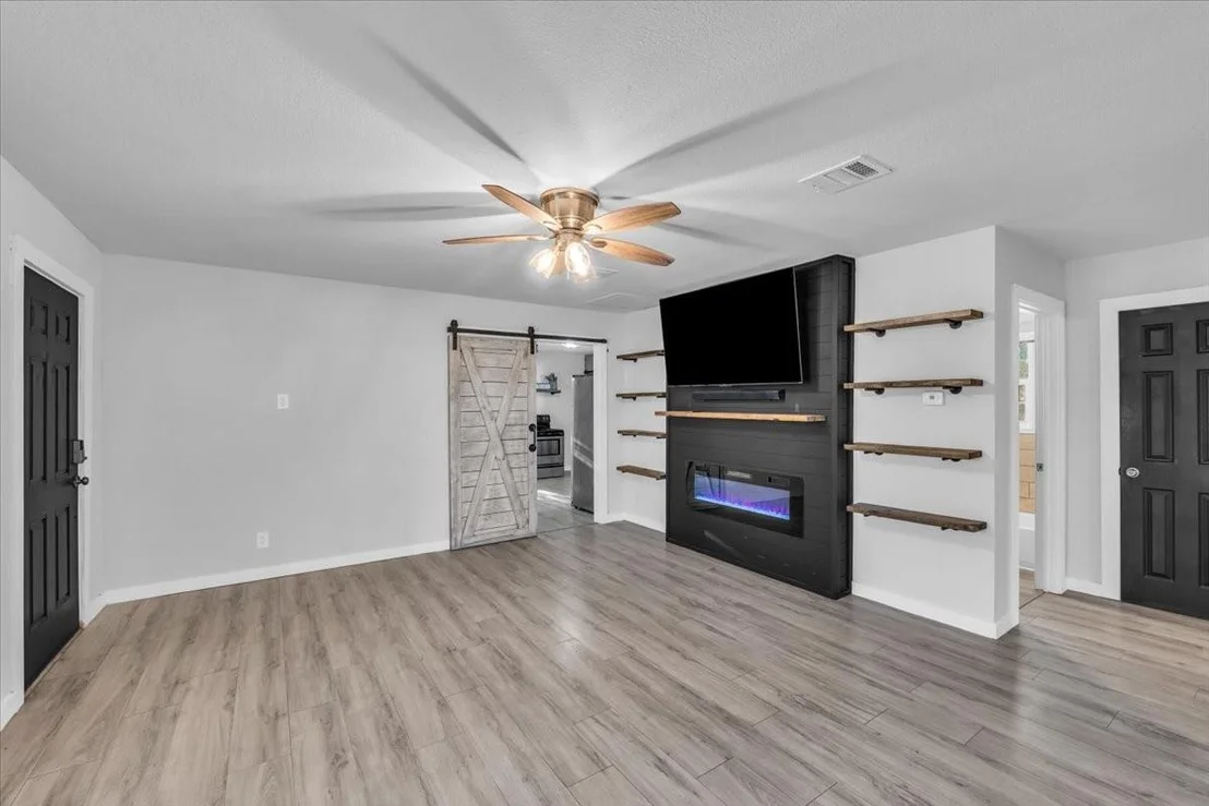 Photo of 211 W Stegall Drive