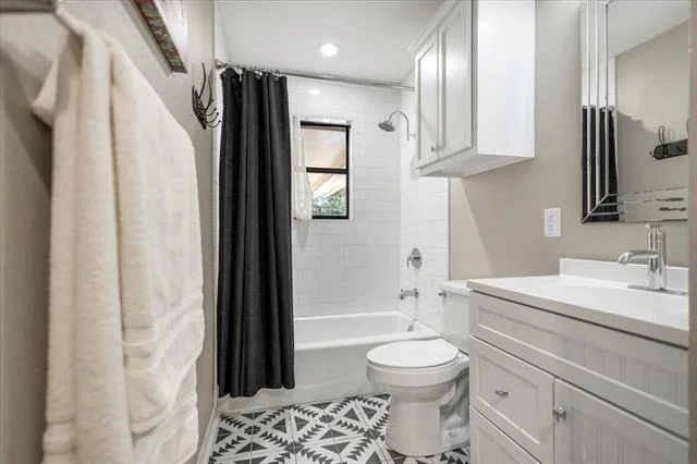 Photo of 441 Hideaway Lane Central