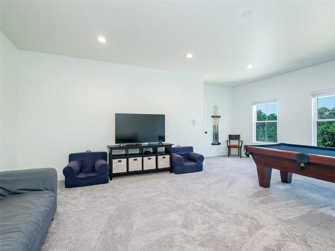 Photo of 660 Oak Point Drive
